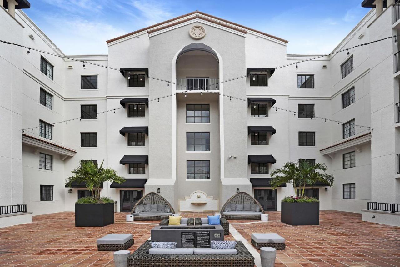 Dharma Home Suites Coral Gables At Gables Grand Plaza Miami Exterior photo